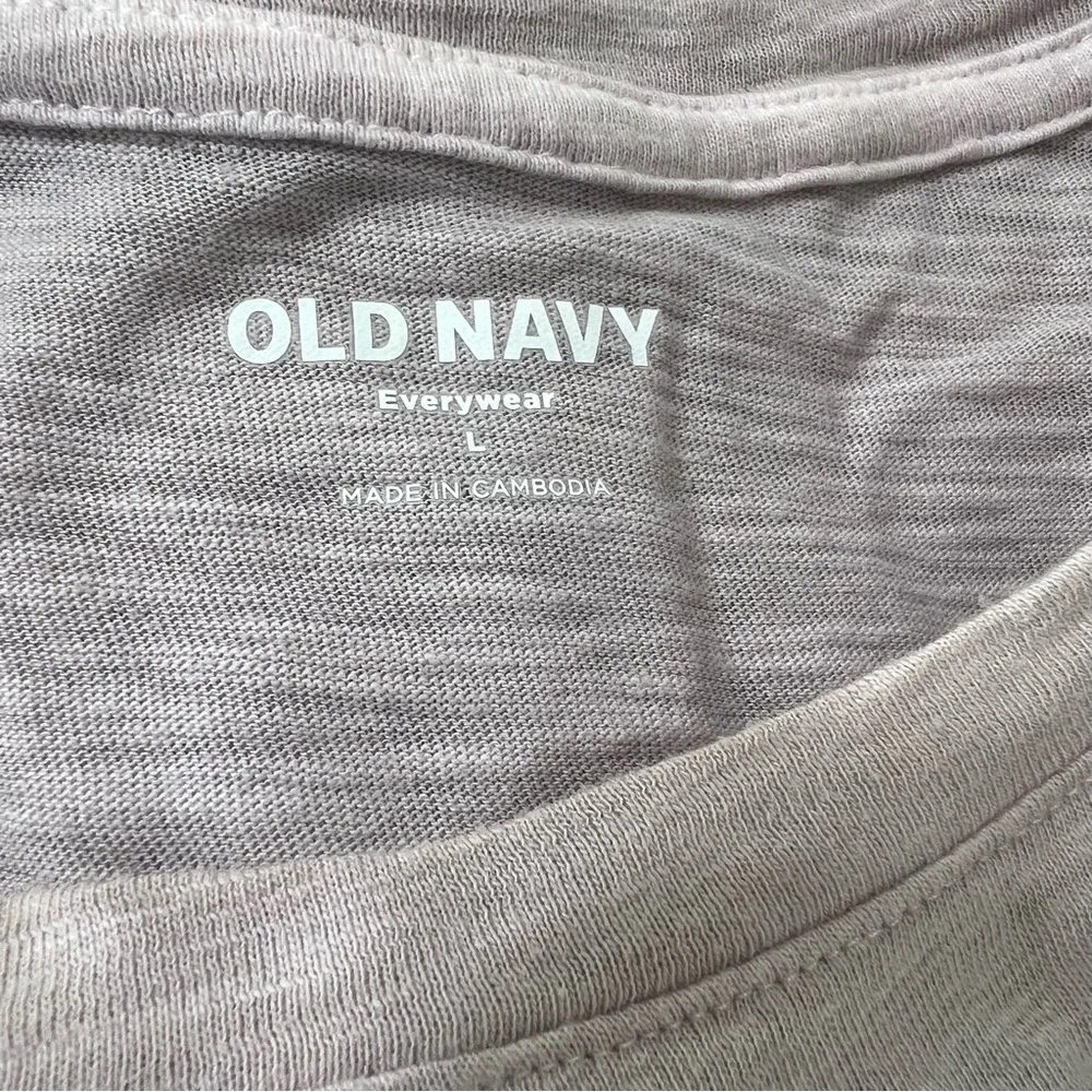 Old Navy EveryWear Crew Neck T-Shirt in Multi Color Block Print - Picture 3 of 3